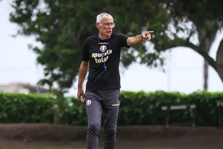 Héctor Cúper empezó con los entrenamientos en Universitario de Deportes. (Foto: Universitario)
