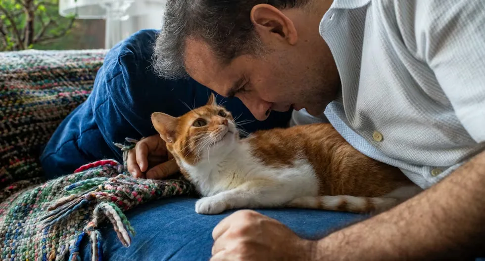 Javier Echevarría: how the death of his cat Cleo inspired a work about grief and changed his way of understanding life