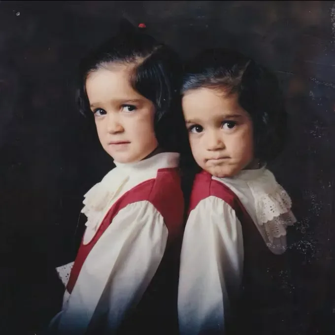 Julieta Venegas and her twin sister Yvonne.