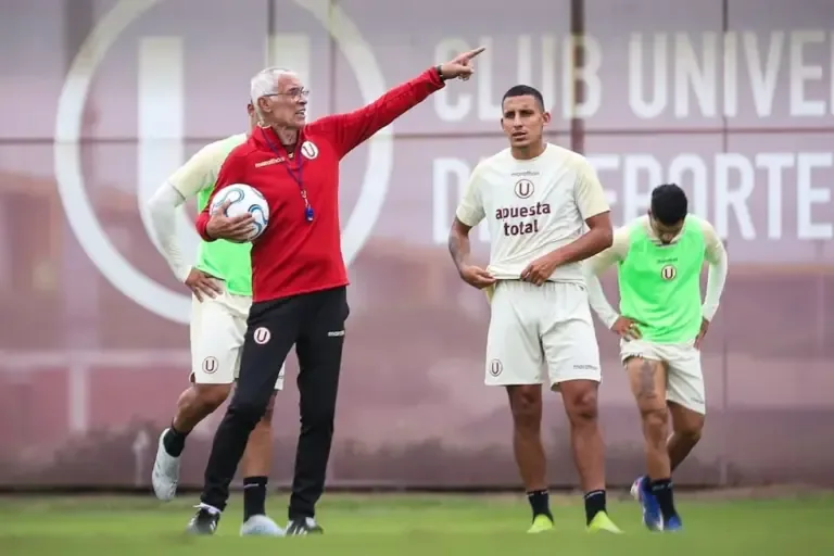 Héctor Cúper empezó con los entrenamientos en Universitario de Deportes. (Foto: Universitario)