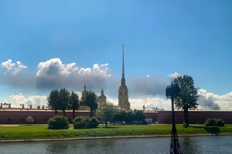 On June 3, 2026, a column of black smoke rose in the distance behind the Peter and Paul Fortress in St. Petersburg, after a Ukrainian drone attack. (Photo: AFP).