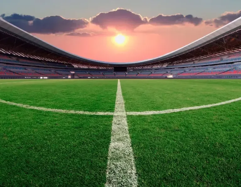 Footballers are also a fundamental part of this economy. Brands seek a combination of athletic performance, digital reach, and the ability to generate conversation. (Photo: Lenovo)