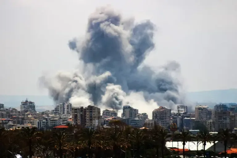 A column of smoke rises after an Israeli airstrike on the outskirts of Tyre, southern Lebanon, June 1, 2026. (Photo by KAWNAT HAJU / AFP).