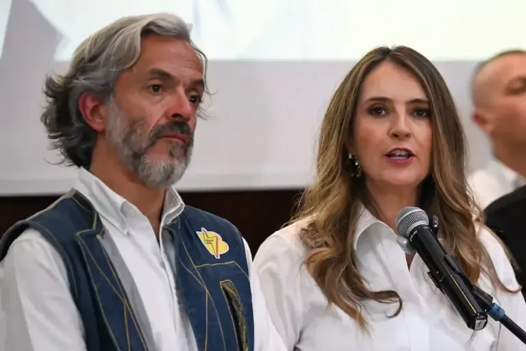 Colombian presidential candidate Paloma Valencia, from the Centro Democrático party, speaks alongside vice-presidential candidate Juan Daniel Oviedo after the election results were published. (Photo by Daniel MUNOZ / AFP).