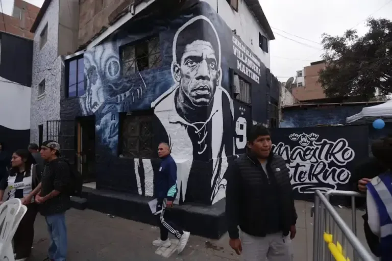 Primera piedra del Caminito Íntimo; proyecto de mejoramiento del boulevard de ingreso al estadio Alejandro Villanueva perteneciente al club Alianza Lima.
Fotos: Julio Reaño/@photo.gec