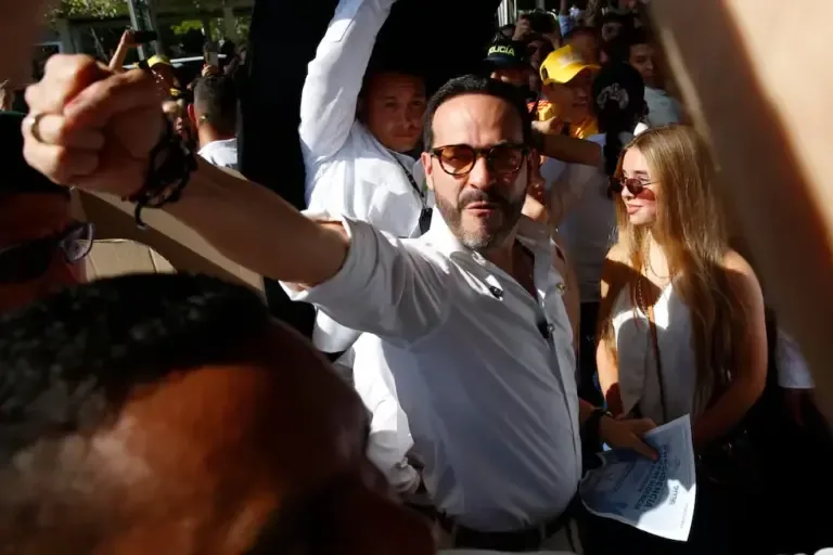 Abelardo de la Espriella at his polling station in Barranquilla, Colombia, on May 31, 2026. (EFE/ Ernesto Guzmán Jr.).