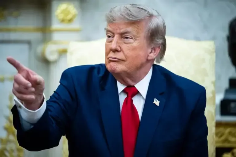 U.S. President Donald Trump talks with Iraqi Prime Minister Ali al-Zaidi (not shown) during their meeting in the Oval Office of the White House, July 14, 2026. (EFE/EPA/GRAEME SLOAN).
