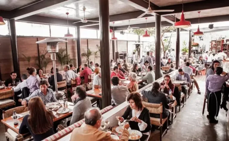 Luego de un primer semestre prácticamente sin crecimiento en el sector gastronómico, marcado por la incertidumbre electoral y un Mundial de fútbol que terminó afectando más de lo esperado al sector, los restaurantes confían en que las Fiestas Patrias marquen el inicio de la recuperación del consumo.