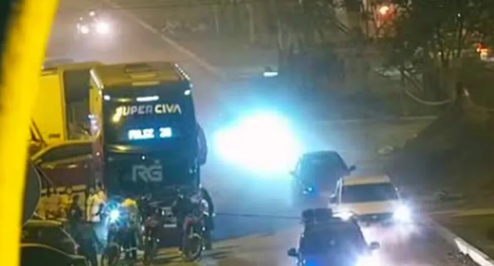 Los Olivos: extortionists shoot at CIVA company bus on the Panamericana Norte