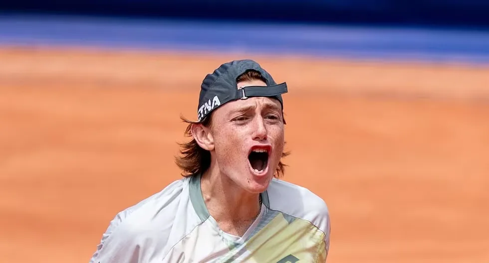 Ignacio Buse vs Tomás Etcheverry LIVE via Disney Plus: 0-1 for the Argentine and we're going to the second set