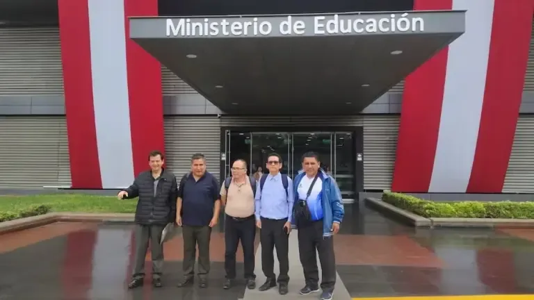 Photograph shared by Fenate on July 15 at the facade of the Ministry of Education.