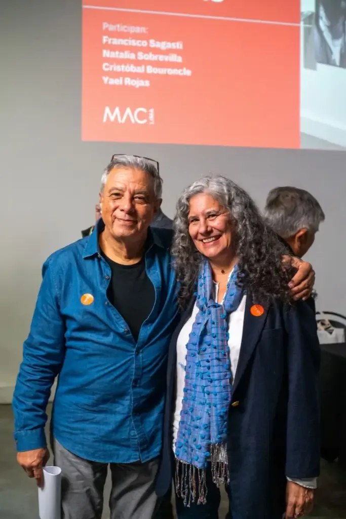 Cris Bouroncle y Natalia Sobrevilla, presentes en la charla sobre la exposición “El legado de Caretas”. MAC de Barranco.