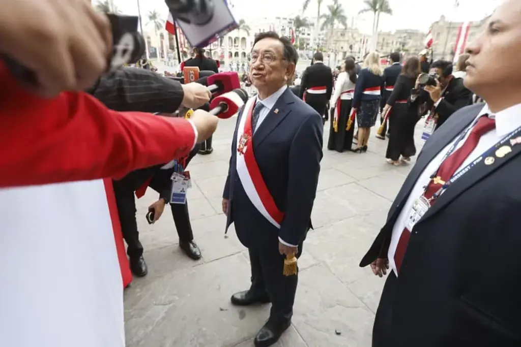 The outgoing president José María Balcázar spoke to the press after the Mass and Te Deum at the Lima Cathedral | Photo: El Comercio