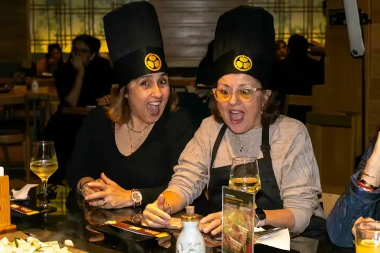 Melissa and Silvana Burga enjoy the exclusive experience of El Comercio for its subscribers with their family.