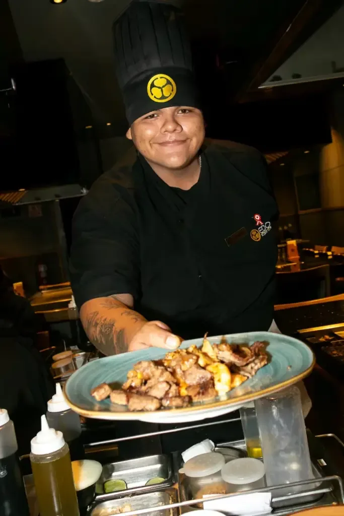 Set table. Emanuel Egoavil surprises participants with delights during the Teppanyaki experience at EDO Jockey Plaza.