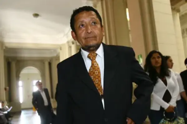 Absalón Vásquez received credentials as senator as alternate for Rafael López Aliaga