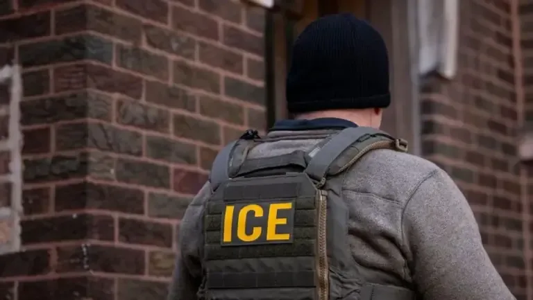 Brothers Nixon and Rolando Pérez Paz were detained by ICE agents in April last year. (Bloomberg via Getty Images).