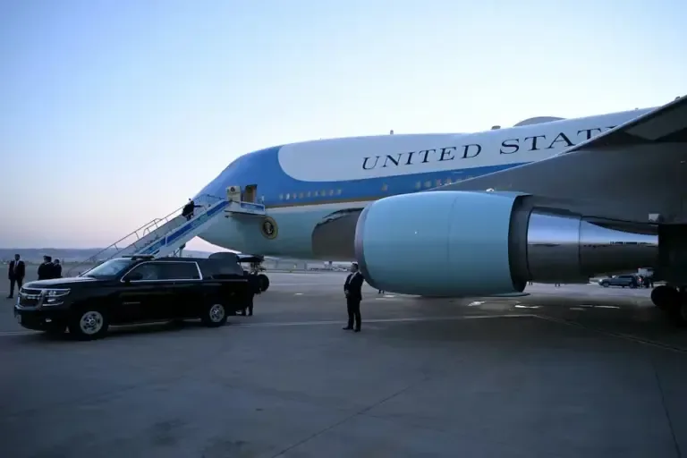 U.S. President Donald Trump boards Air Force One at Ankara airport on July 8, 2026, after attending the NATO Summit. (Photo by SAUL LOEB / AFP).