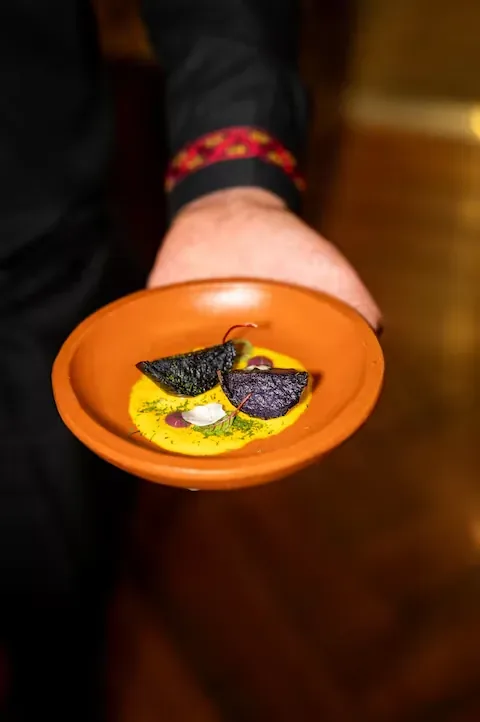 In a four-hand dinner, both chefs rescued local ingredients and traditional dishes in eight courses. In the papa a la huancaína and goat stew. (Photo: Diffusion)