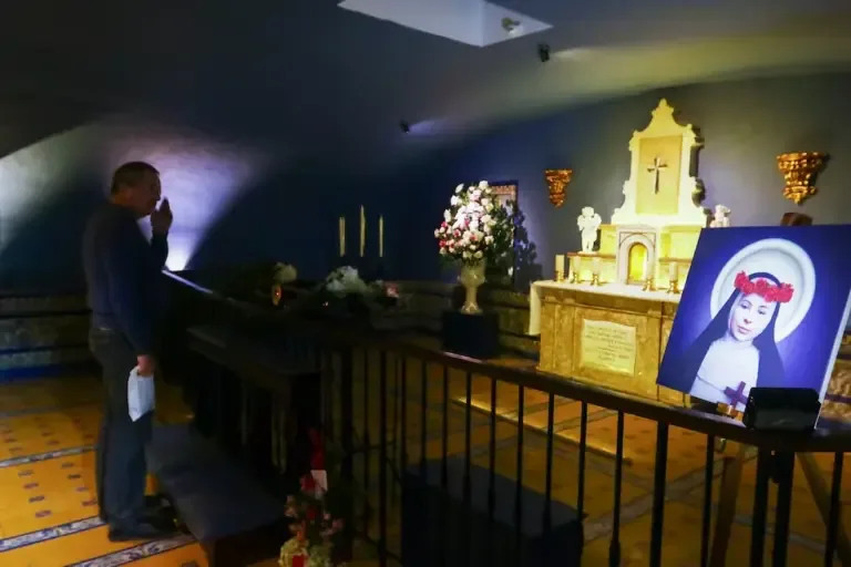 En la Basílica y Convento de Santo Domingo se conservan los restos de Santa Rosa de Lima, además de importantes espacios vinculados a la historia de la santa. (Foto: El Comercio)
