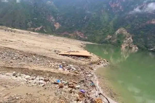 Pataz: three injured, businesses and boats damaged after landslide in Pías lagoon