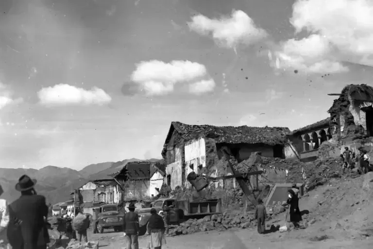1950 earthquake, recorded by Antonio Mendoza. (Andean Photographic Archive / CBC)
