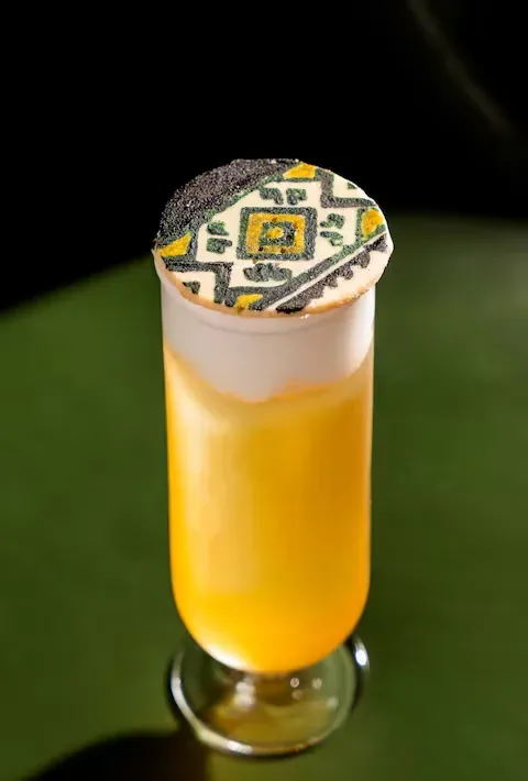 Cardado. A refreshing but complex drink. With tumbo, passion fruit, rosolio and Amazonian citrus. (Photo: Agencia Menú)