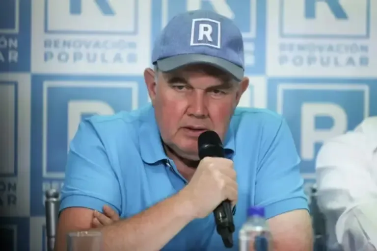 Rafael López Aliaga renunció a la alcaldía de Lima para postular a la Presidencia. No pasó a la segunda vuelta, pero logró una curul como senador por Renovación Popular, que no aceptó para candidatear como teniente alcalde de Lima. (Foto: Andina)