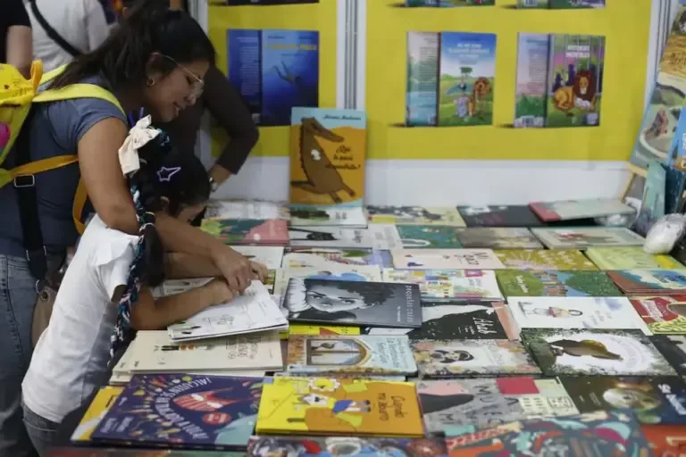 La presencia de El Comercio en la feria incluyó encuentros con lectores, conversaciones culturales y una propuesta que unió memoria y periodismo.| Fotos: Cesar Campos/@photo.gec