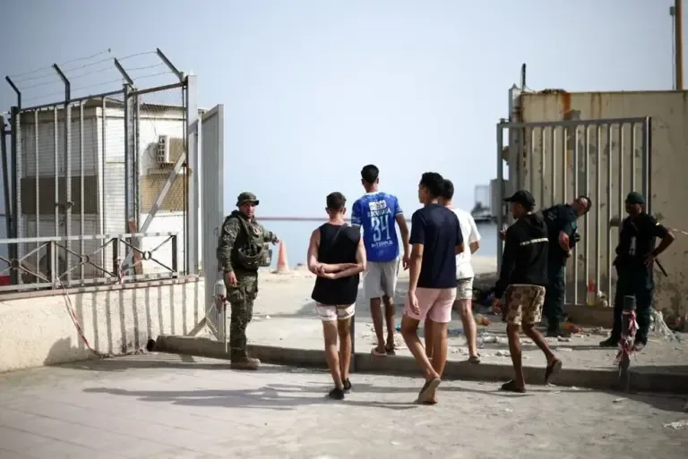 Migrants approach the border crossing between Ceuta and Morocco in the Spanish enclave of Ceuta, in North Africa, on August 1, 2026. (Henry NICHOLLS / AFP)