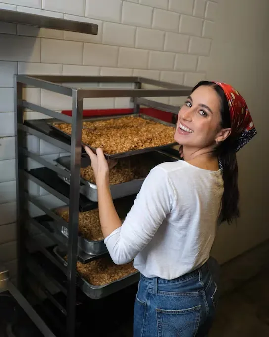 Making homemade granola was one of the first projects Maria took on when she returned to Peru. Today, the delight has become so popular that it is already sold in supermarkets, Papagiani, and by delivery. (Photo: Josefina Ferrand)