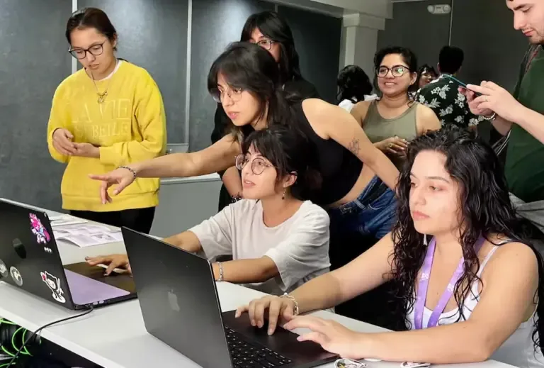 Este año, del 16 al 18 de octubre, se realizará la Women Game Jam Perú 2026. El evento propone 3 días para convertir una idea en un videojuego, en equipos que se forman el primer día. Contarán con mentores y charlas para acompañar el proceso.