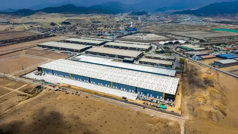 Companies demand warehouses with greater height, security systems, maneuvering yards, and conditions that allow streamlining their distribution operations.