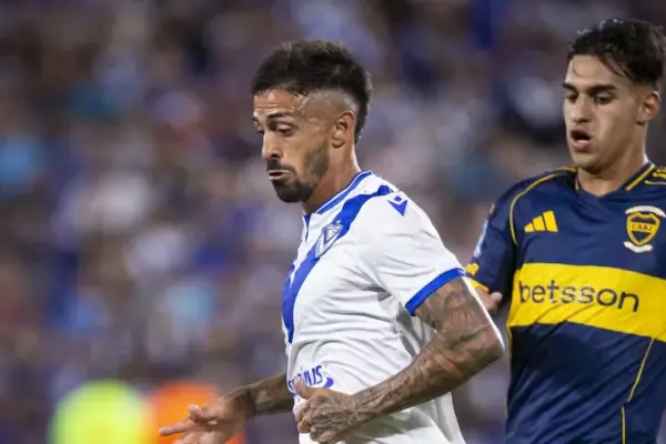 Which channels broadcast Boca Juniors vs. Vélez Sarsfield and what time do they play for the Argentine League?