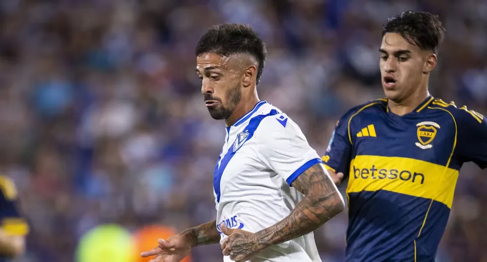 Which channels broadcast Boca Juniors vs. Vélez Sarsfield and what time do they play for the Argentine League?