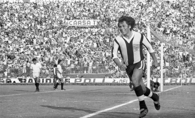 With his devilish dribbling, Hugo Sotil turned minimal space into an advantage and talent into an unforgettable expression of Alianza football.