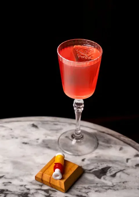 Urdimbre. Ideal if you are looking for a fruity and floral cocktail, with pisco, strawberry liqueur, tamarind and fig. (Photo: Agencia Menú)