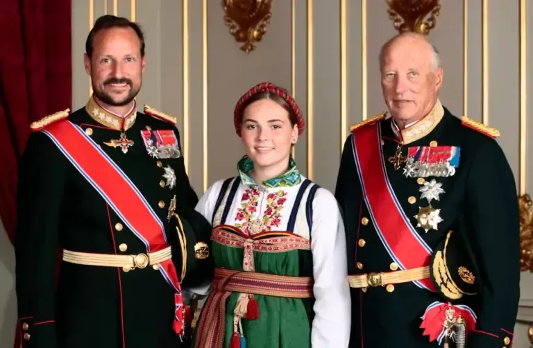 Princess Ingrid Alexandra of Norway poses with her grandfather, King Harald V (right), and her father, Crown Prince Haakon, at the Royal Palace in Oslo, Norway, on August 31, 2019. (EFE/EPA/Lise Aserud).