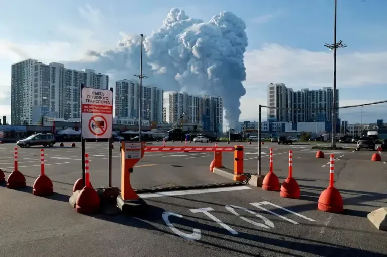 Smoke from a fire at the warehouses of the Russian online store Wildberries in Shushary, on the outskirts of St. Petersburg, Russia, on July 24, 2026. (Photo: EFE/EPA/STRINGER)
