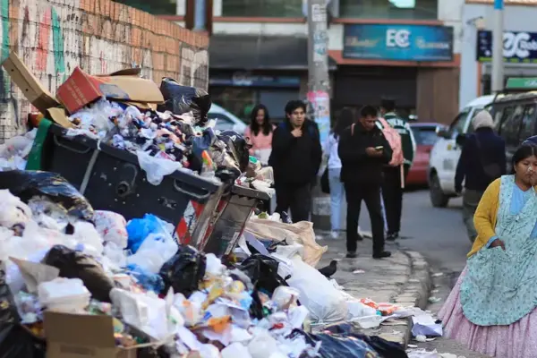 Bolivia: Trash accumulates in La Paz after more than two weeks of conflict between City Hall and companies