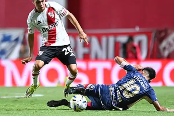 On which TV channels do River Plate vs. Argentinos Jrs air and where to watch it online for Liga 1?