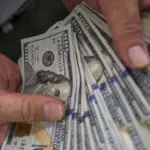 Dollar closes unchanged at S/3.34 as market awaits Fed signals
