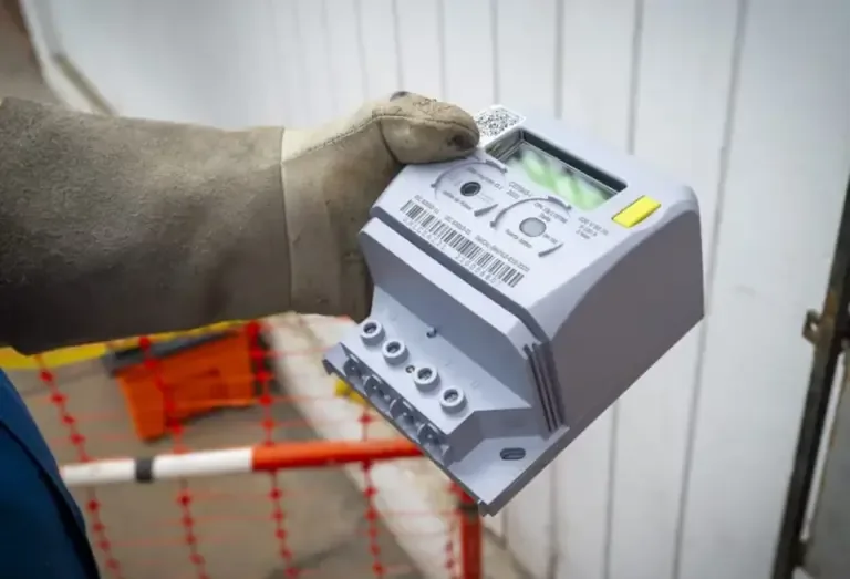 100% of Pluz's customers in Lima will have smart meters.
