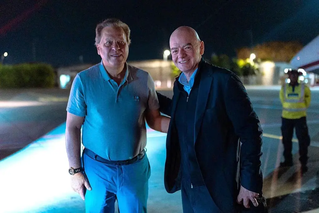 Photo published on the official X account @FCFSeleccionCol of the Colombian Football Federation showing FIFA president Gianni Infantino (right) posing with the president of the Colombian Football Federation (FCF), Ramón Jesurún, upon arrival to attend the inauguration of the president-elect of Colombia, Abelardo de la Espriella, this Friday in Cali