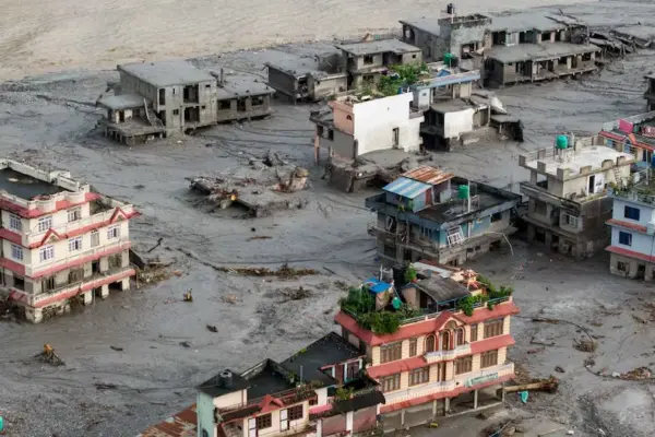 Sudden flood leaves at least 362 dead and more than 1,400 missing between Nepal and Tibet | VIDEOS