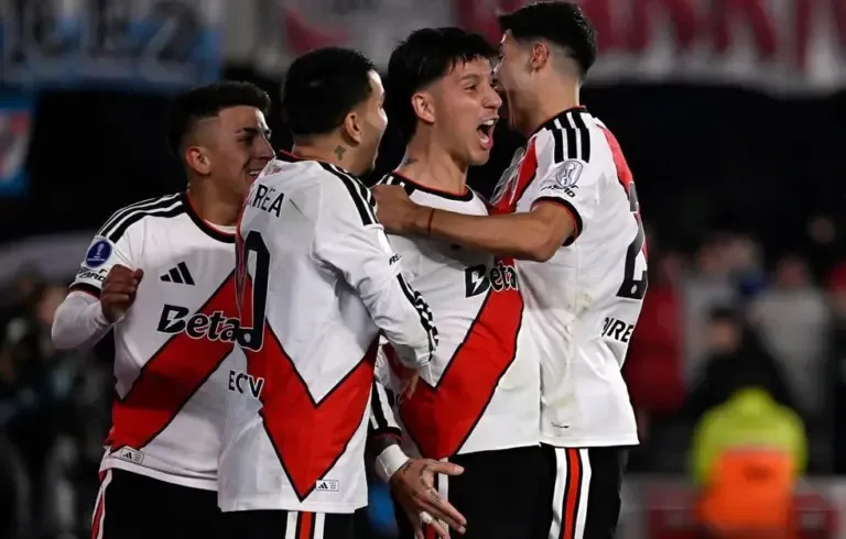 Check the TV channels and online platforms to watch the match between River Plate vs. Banfield on Sunday, August 30 for round 7 of the Clausura Tournament of the Argentine League. (Photo: Getty Images)