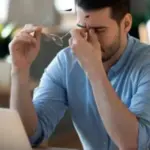 Do you spend hours in front of a screen? These signs could be affecting your eyes