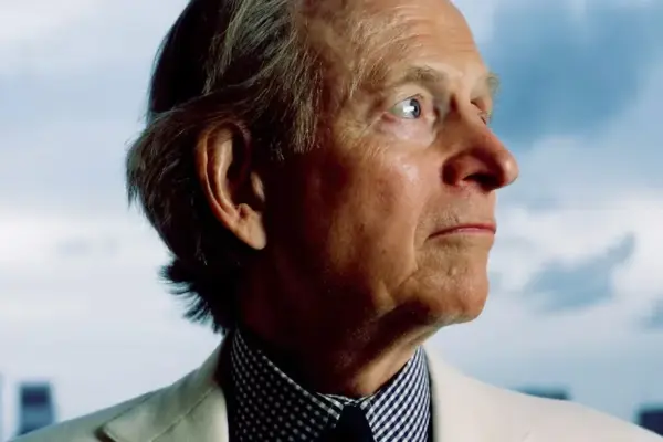 “Too literary for journalists and too journalistic for literati”: Tom Wolfe, the reporter who created ‘new journalism’