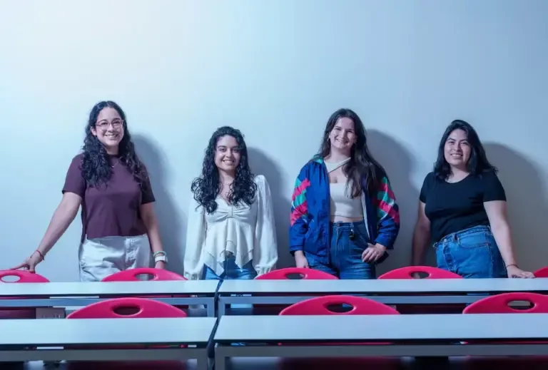 El equipo de FemDevs Perú está compuesto por Alessandra Camacho, directora ejecutiva; Shirley Abanto, directora de Women Game Jam; Valeria Ayulo, responsable de contenidos; y Mariana Paz, gestora de proyectos.
