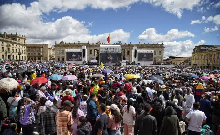 La investidura de gustavo Petro se realizó en la Plaza de Bolívar. (Foto: eltiempo.com)